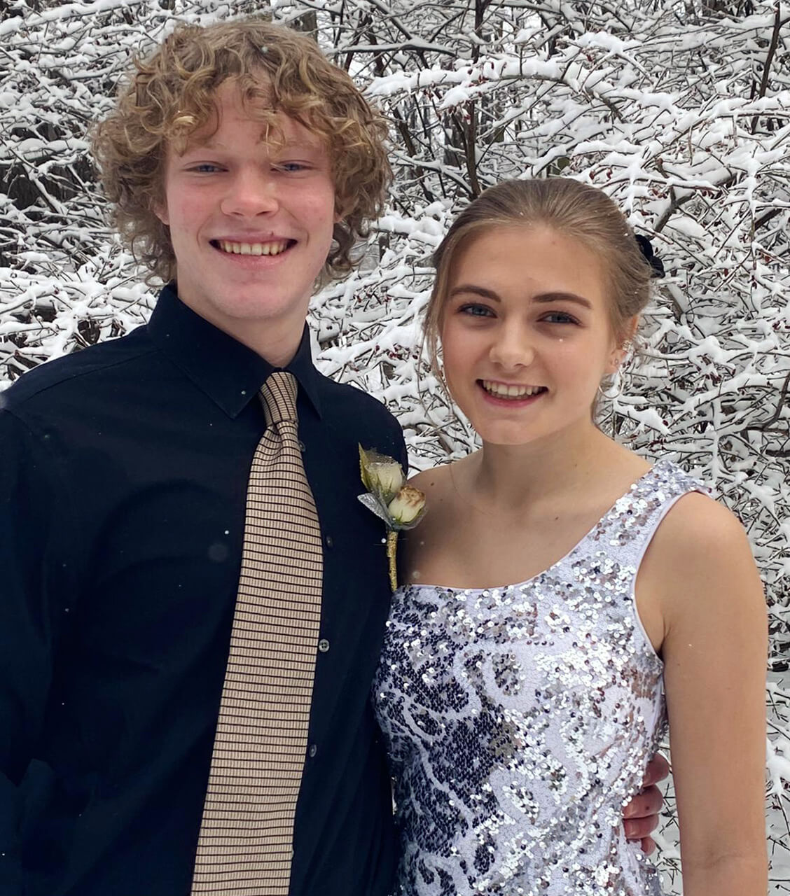 1-2_programa_colegio-publico_familia_J1_USA_estudiante-10_1128x1280px_NR_tiny