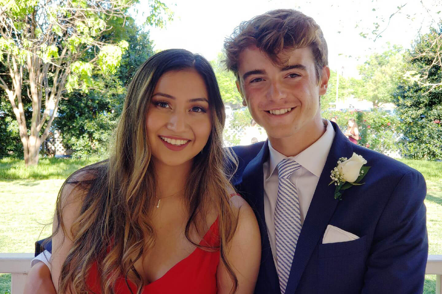 1-3_programa_colegio-privado_familia_USA_bachillerato_F1_prom-night_young_couple_1440x960px_tiny