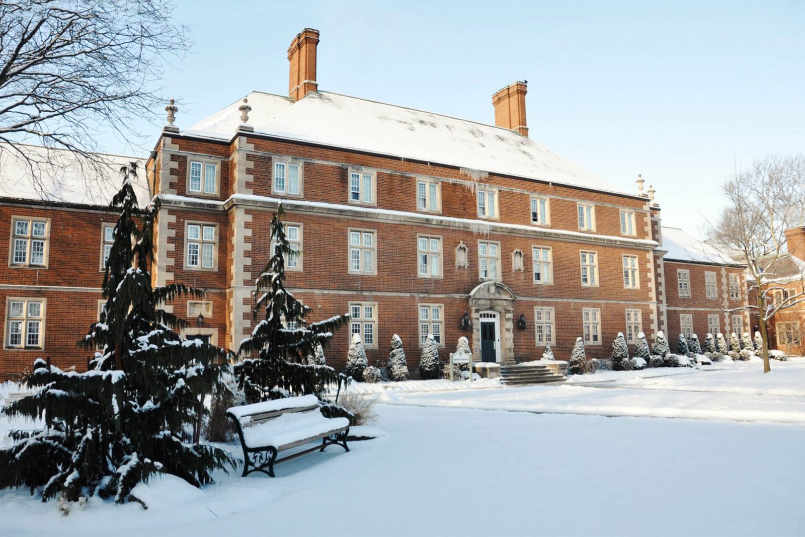 2-1_programa_internado_canada_ridley_fachade_1920x1280px_tiny