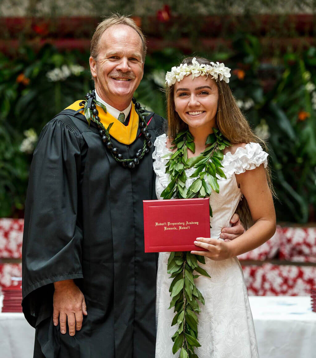 2-2_programa_internado_EEUU_prom-graduacion-baile_hawaii-prep1024x1280px_NR