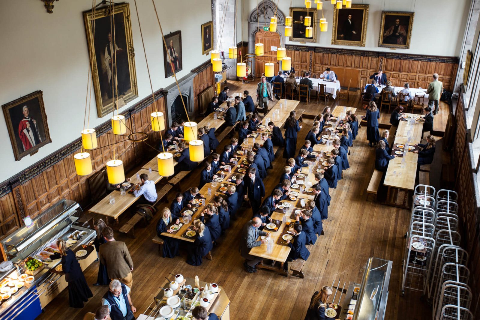 2-3_programa_internado_reino-unido_estilo-de-vida_amistades_comedor_Glenalmond_Dining-Hall_1920px_tiny