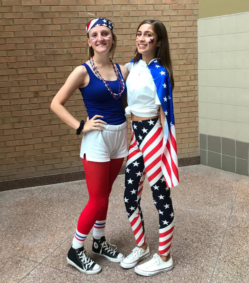 1-2_programa_colegio-publico_familia_J1_USA_estudiante-1_cheerleading_1031x1170px_NR_tiny