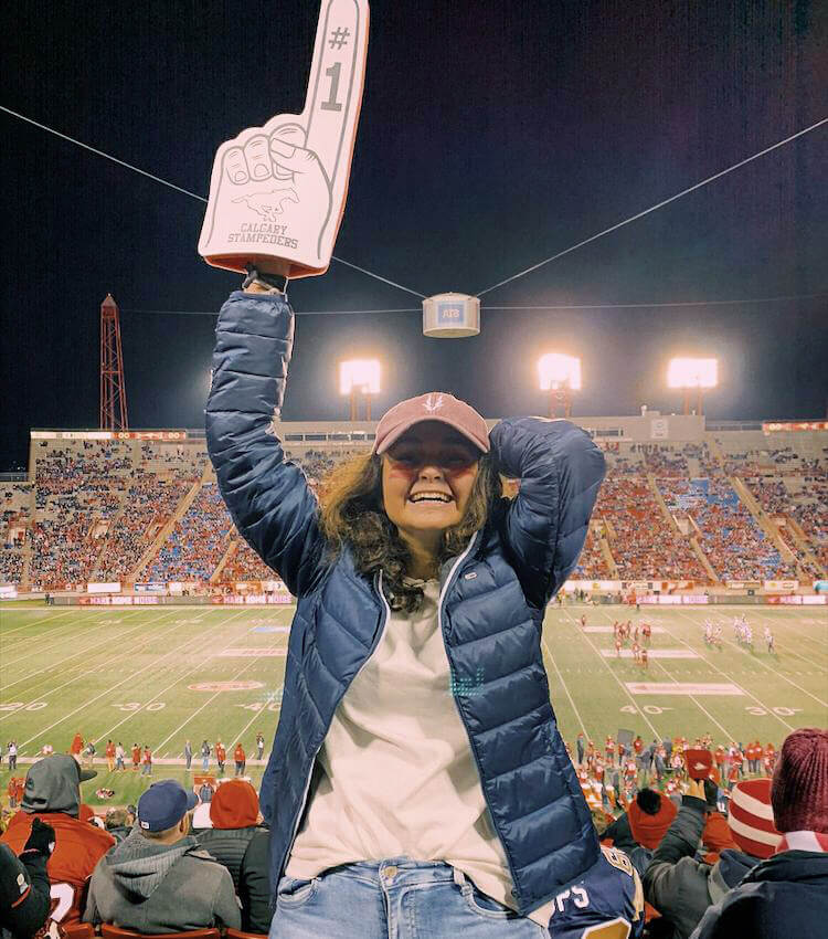 1-1_programa_canada_Colegio-publico_familia_estudiante-4_partido-gorra_750x850px_NR_tiny
