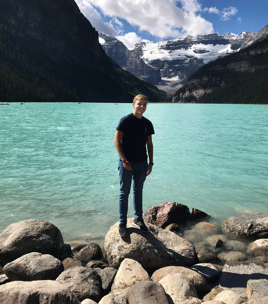 1-1_programa_canada_Colegio-publico_familia_estudiante-8_lago_1128x1280px_NR_tiny