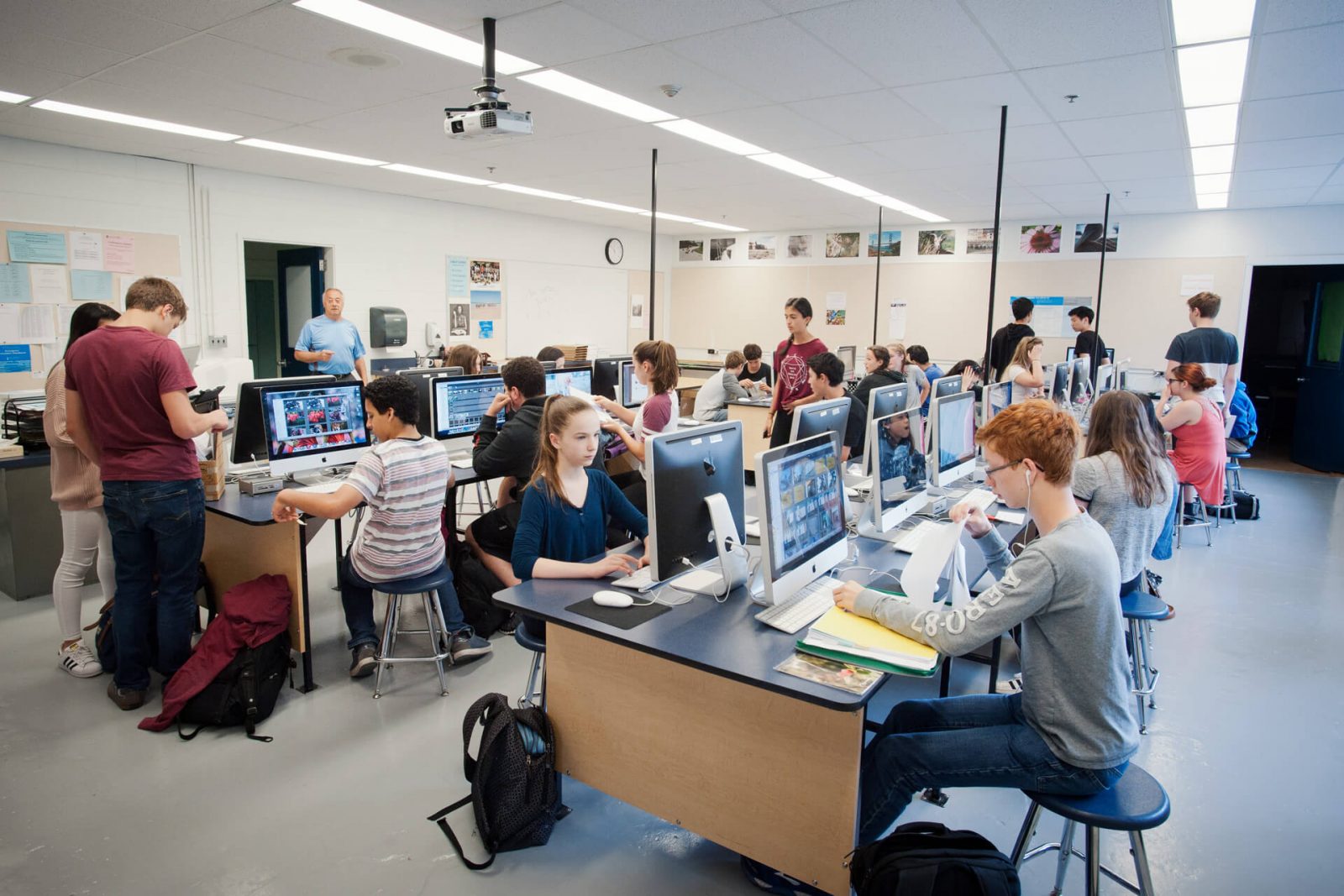 1-1_programa_colegio-publico_familia_canada_Sentinel-Secondary-digital-art-2_1920px_tiny