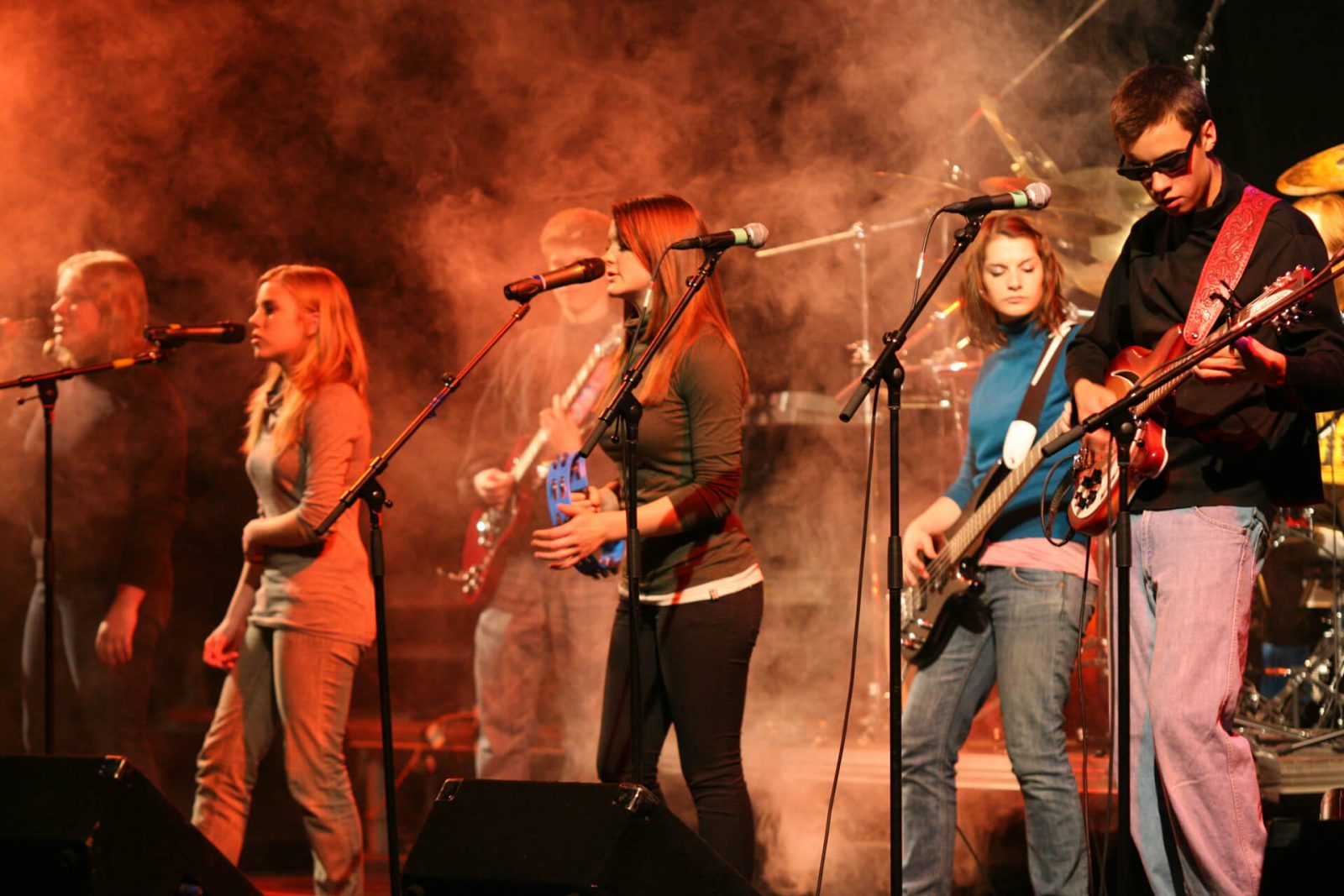 1-1_programa_colegio-publico_familia_canada_St-Johns-Ravenscourt_Rock-Show_1920px_tiny