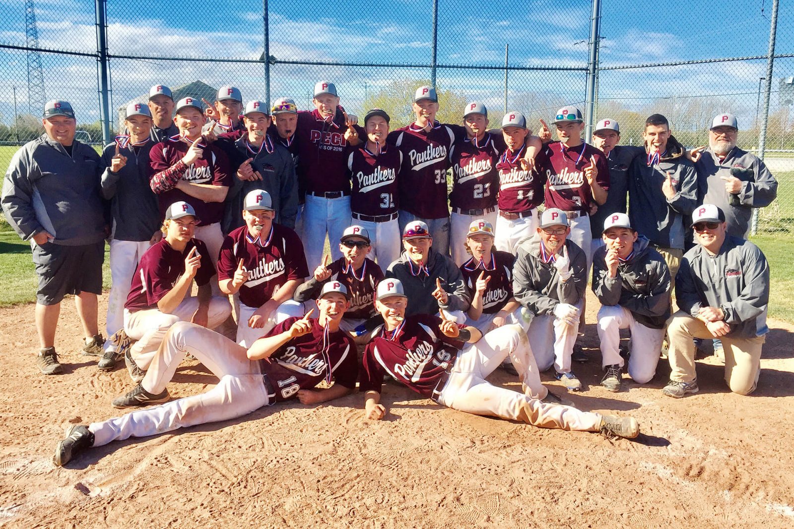 1-1_programa_colegio-publico_familia_canada_hastings_2016-baseball-ofsaa_1920px_tiny