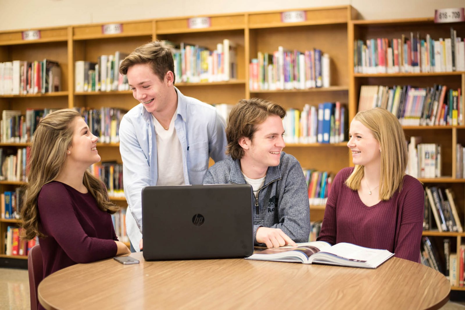 1-1_programa_colegio-publico_familia_canada_hastings_biblioteca_DSC_1082_1902x1280px_tiny