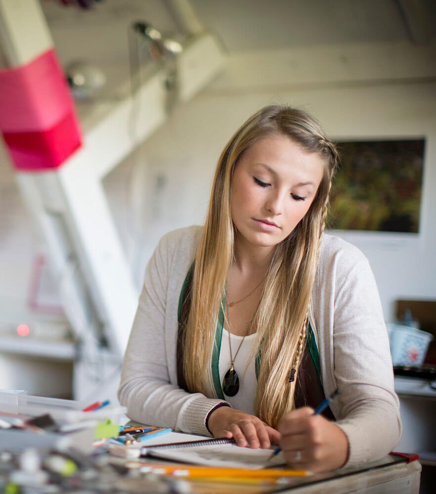 2-2_programa_internado_EEUU_clases_arte_Marvelwood-ArtStudio_1000px_NR_tiny