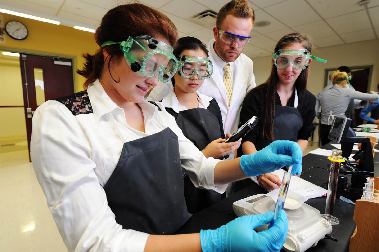 2-2_programa_internado_EEUU_clases_ciencias_Perkiomen_1920px_tiny