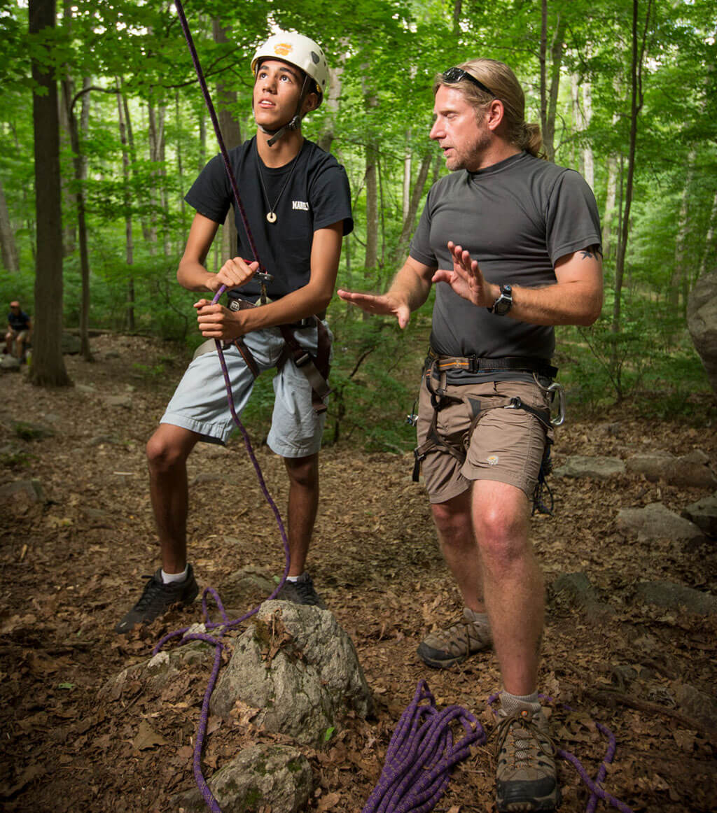 2-2_programa_internado_EEUU_extracurriculares_escalada_Marvelwood-AthleticsRockClimbing_1024x1280px_NR_tiny