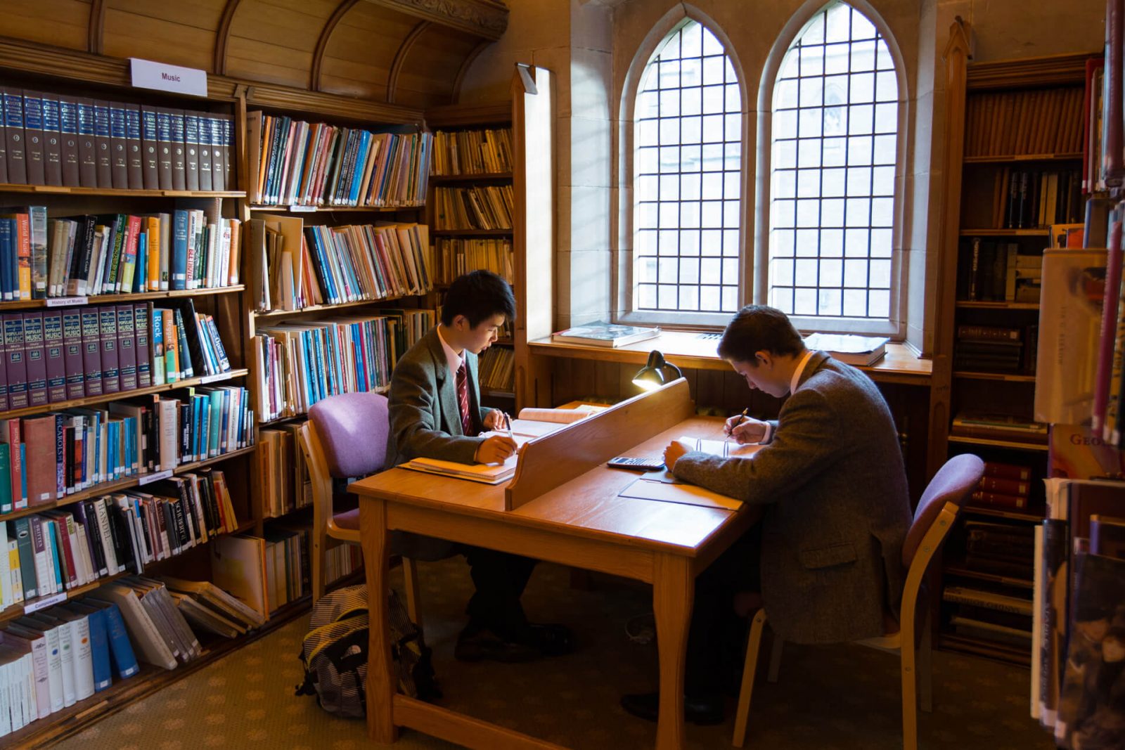 2-3_programa_internado_reino-unido_ambiente-de-estudio_biblioteca_Glenalmond-Library_1920px_tiny