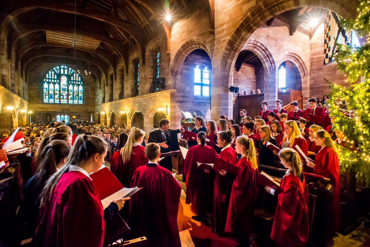 2-3_programa_internado_reino-unido_estilo-de-vida_amistades_Sedbergh-christmas-carol-service_1119px_tiny