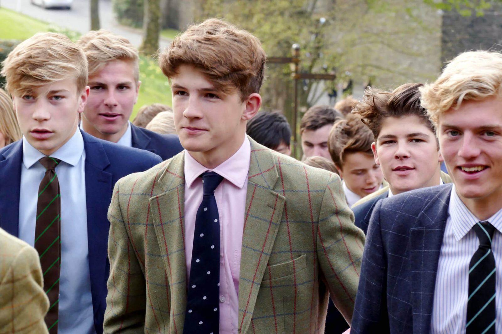 2-3_programa_internado_reino-unido_estilo-de-vida_amistades_paseo-a-clase_Sedbergh-morning-commute-boys_1920px_tiny