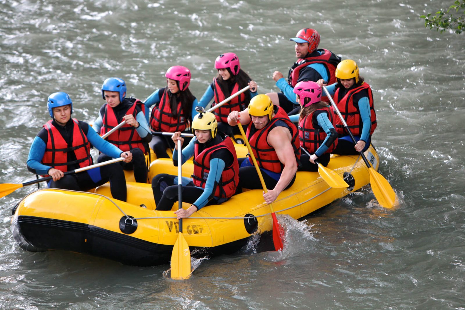 2-4_programa_internado_suiza_actividades-exterior_rafting_leysin_1920px_tiny