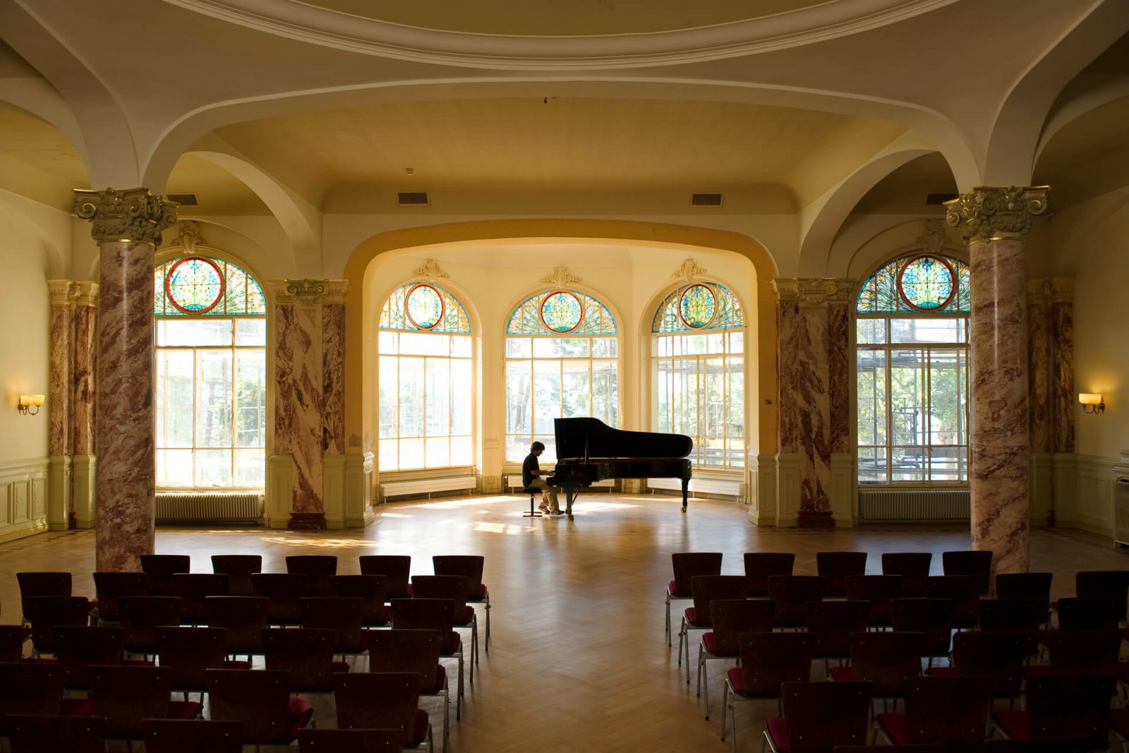 2-4_programa_internado_suiza_campus-instalaciones_leysin-Belle-Epoque-Grand-Salle_1920px_tiny