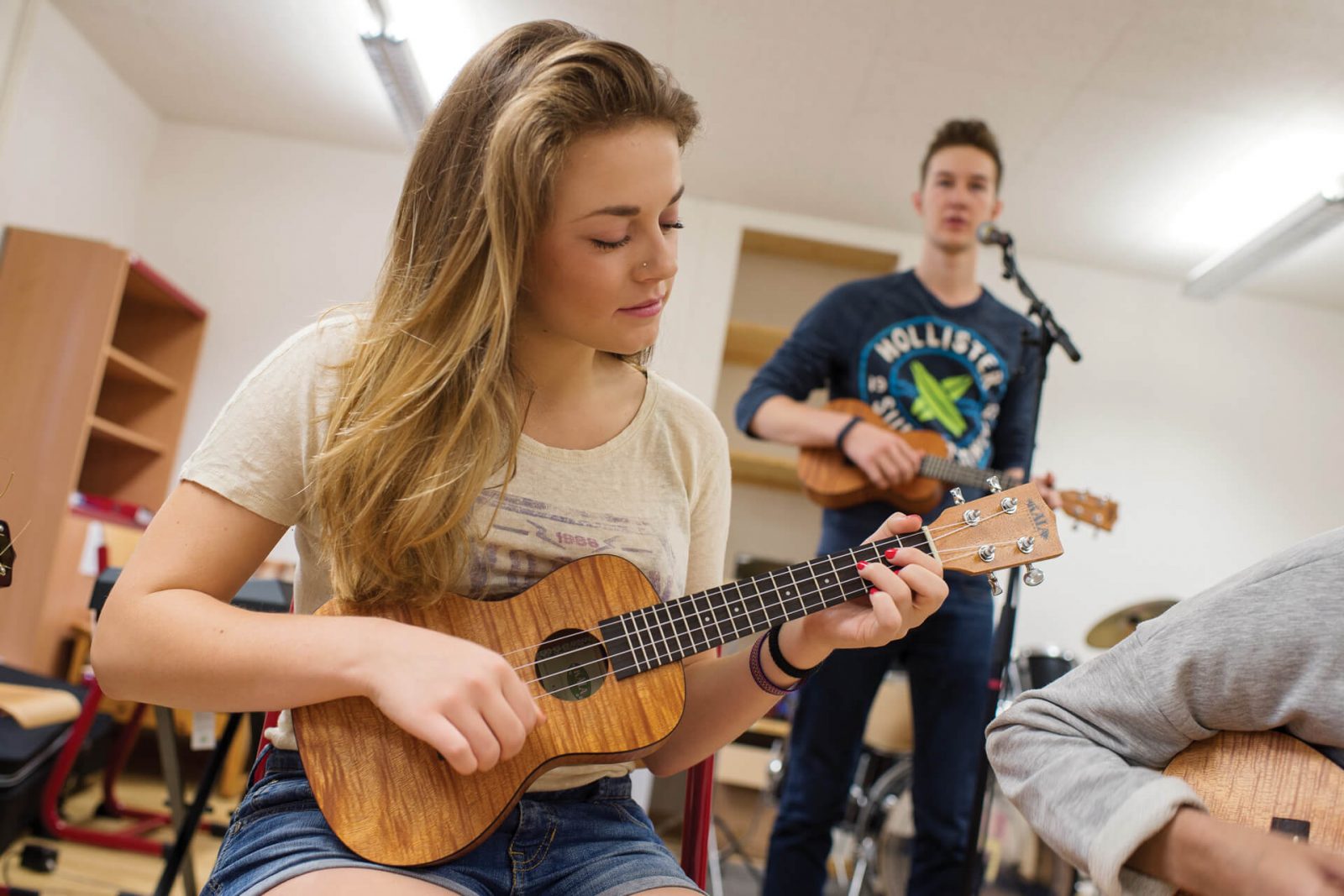 2-4_programa_internado_suiza_clases_bachillerato_musica_leysin-Music-Club_1920px_tiny