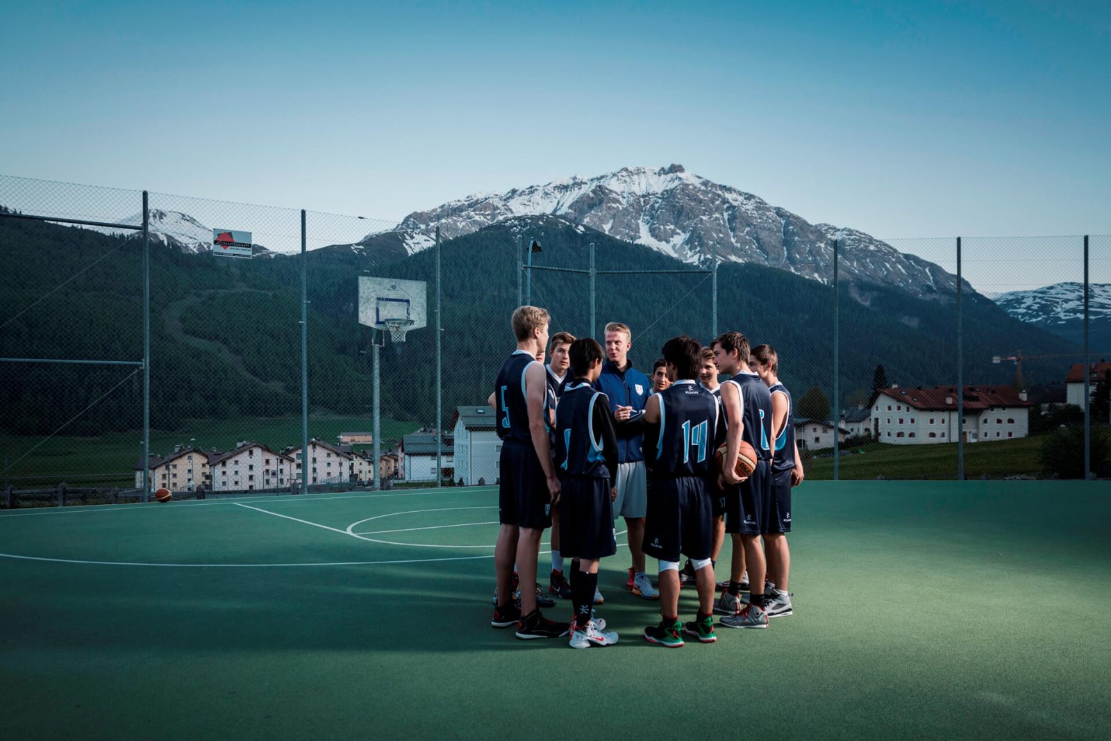 2-4_programa_internado_suiza_deportes-baloncesto_lyceum-alpinum-zuoz-Basketball_1920px_tiny