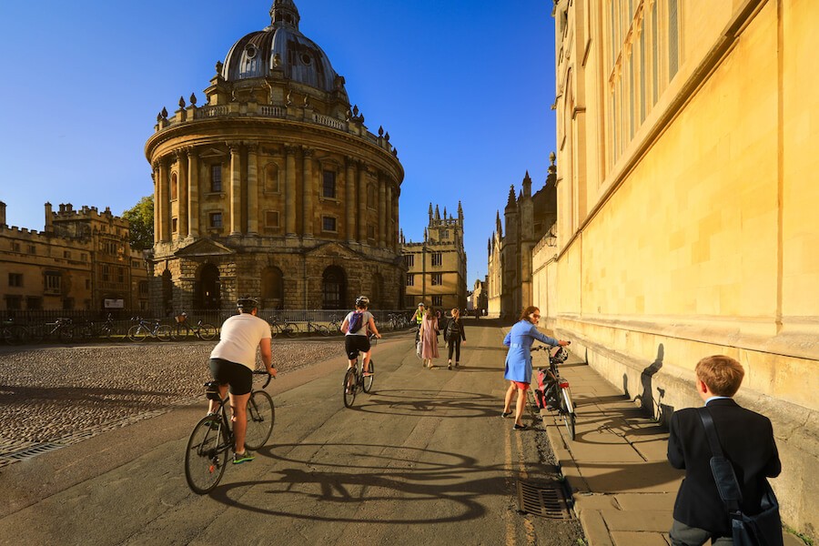 ciclistas en la universidad de Oxford
