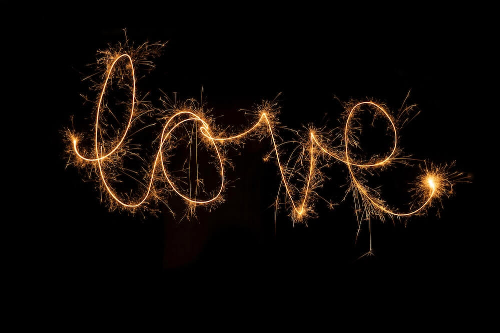 palabra love con luces